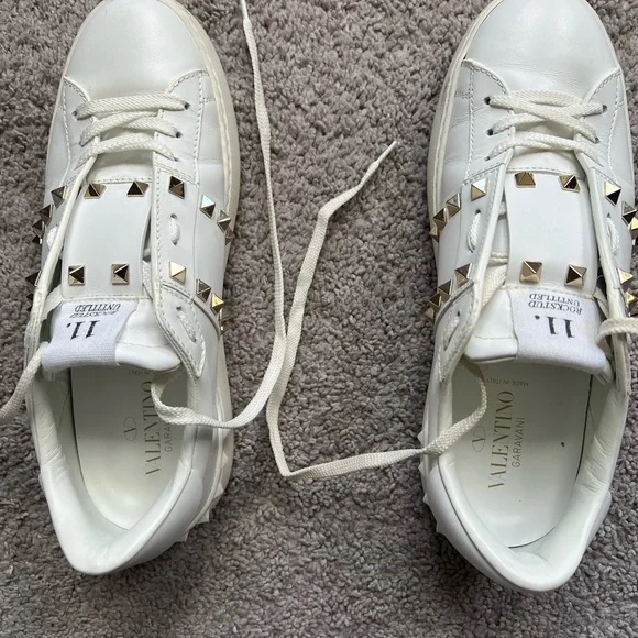 Men’s Valentino Garavani Calfskin Rockstud Untitled Sneakers. US size 7.5